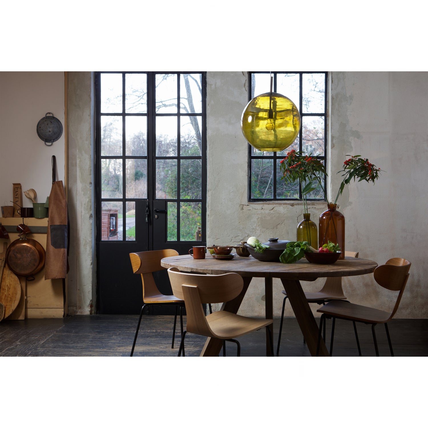 Eetkamerstoel Form met zwarte poot - Bruin - Afbeelding 3