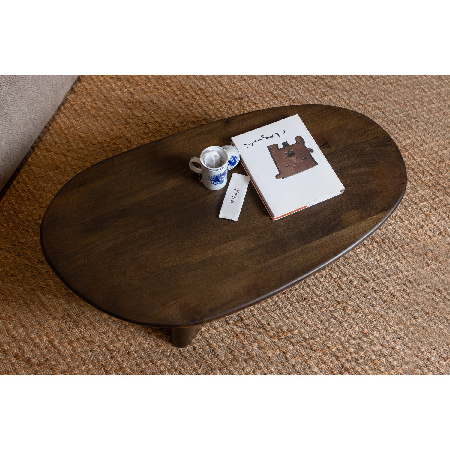 Organische Salontafel Roundly Mangohout 110 x 60cm  Walnoot - Afbeelding 3