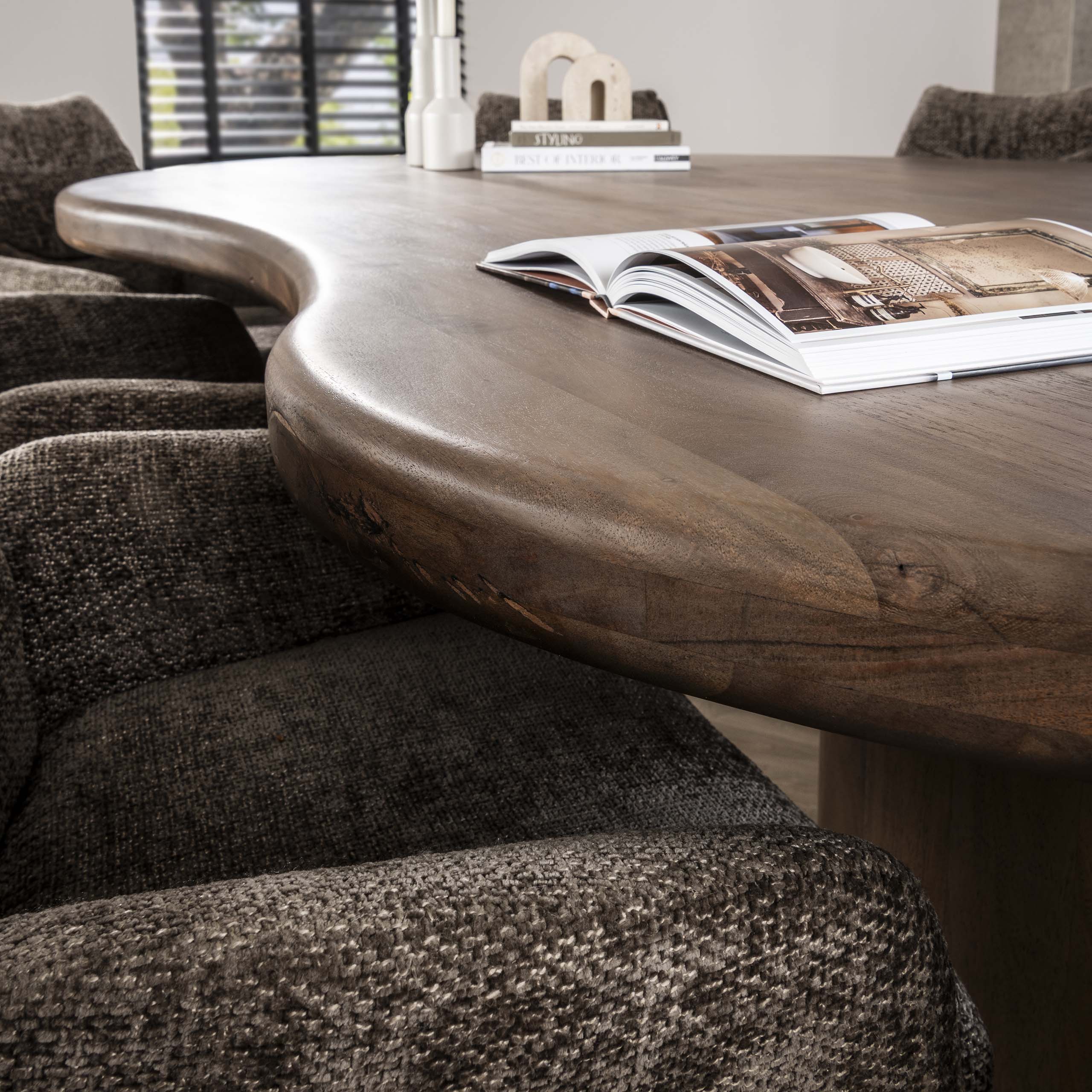 Organische Eetkamertafel Sculpture Acaciahout 244 x 165 cm - Afbeelding 3