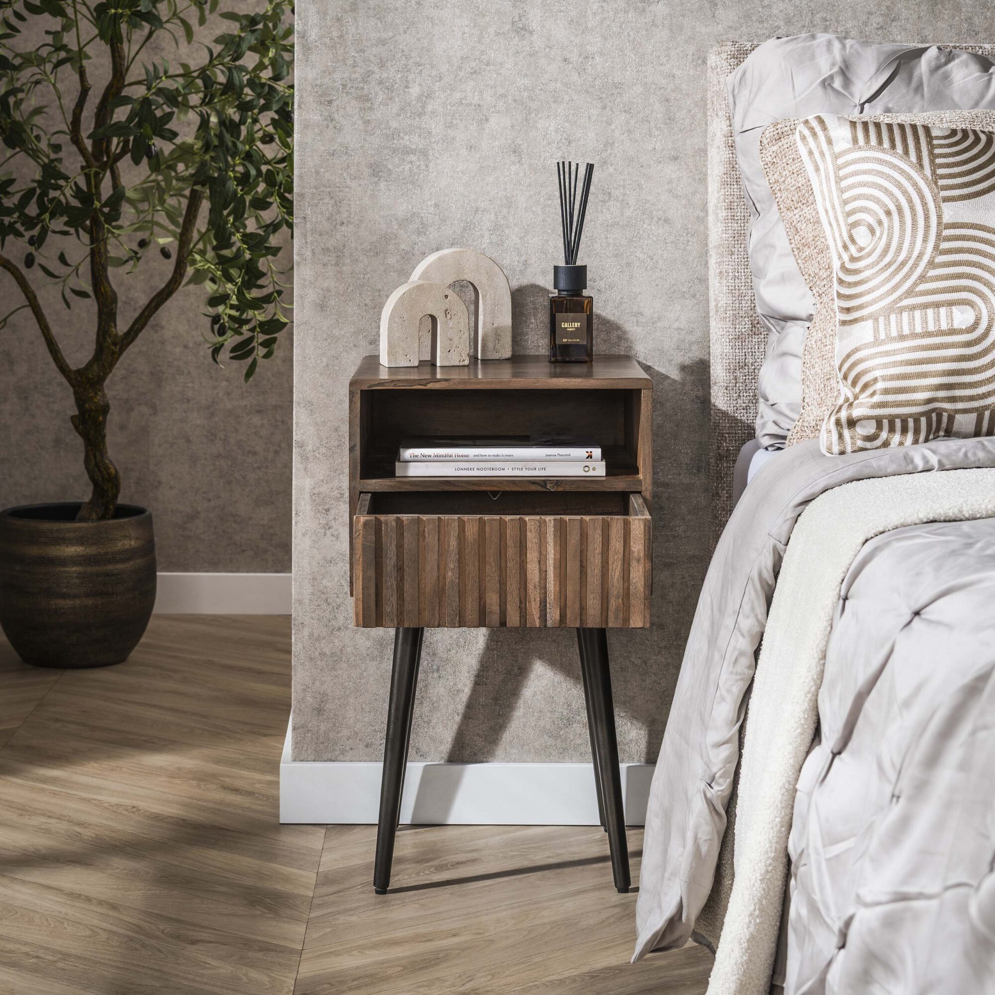 Nachtkastje Carve - Massief Acacia 1 lade - Bruin - Afbeelding 2