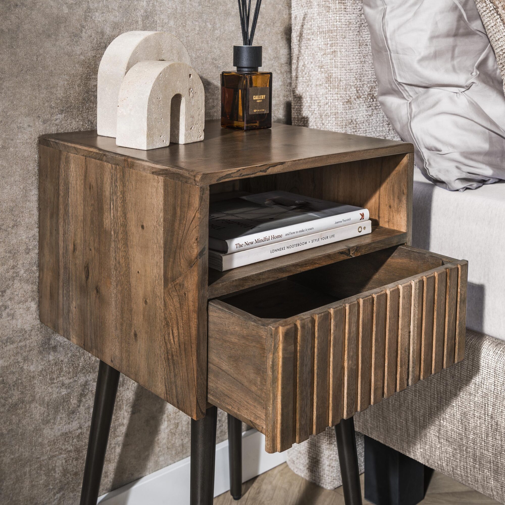 Nachtkastje Carve - Massief Acacia 1 lade - Bruin - Afbeelding 3