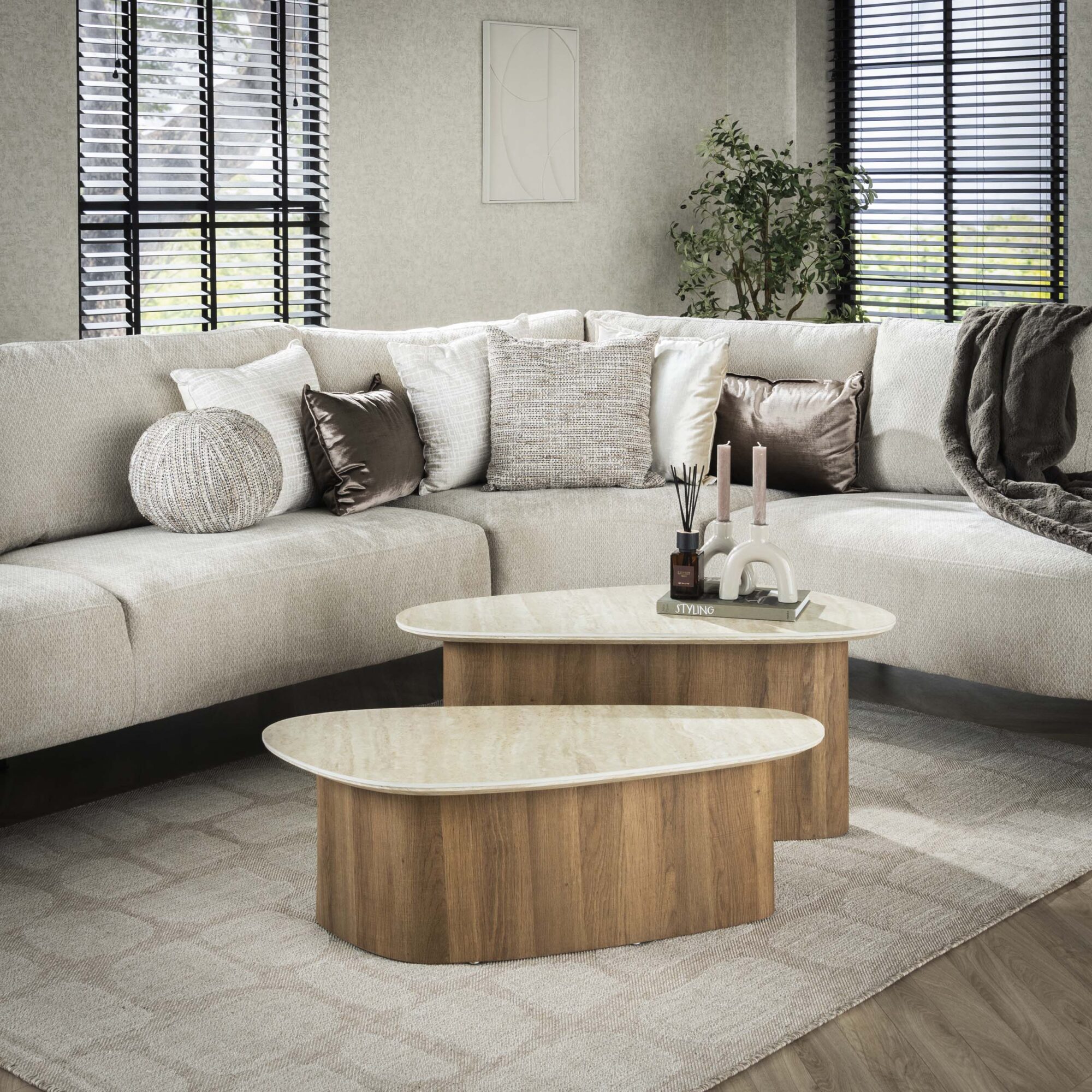 Organische Salontafel Romano Driehoek Keramiek in Travertinlook Set van 2 stuks