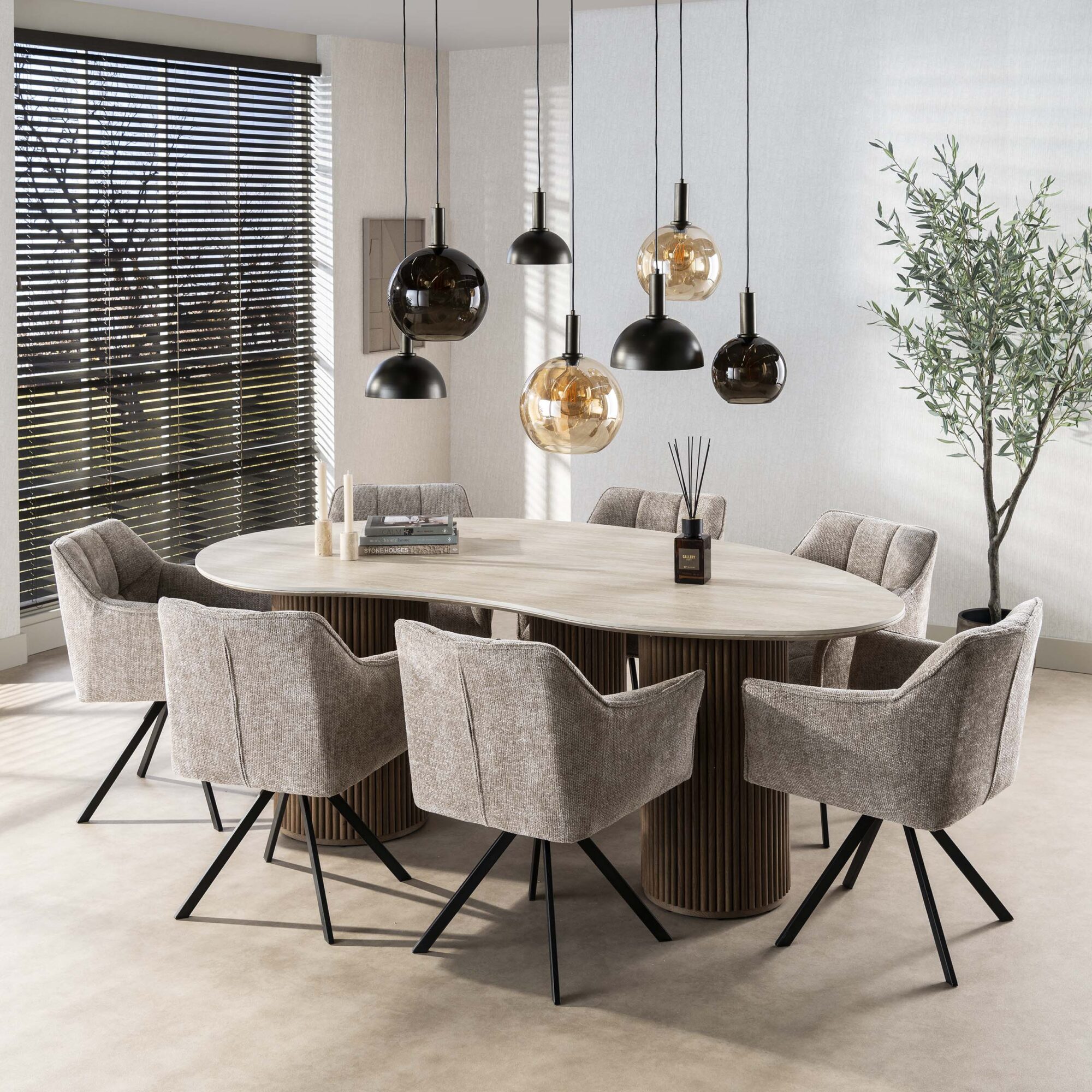 Organische Eettafel Romano Keramiek in Travertin-look 215 x 122cm