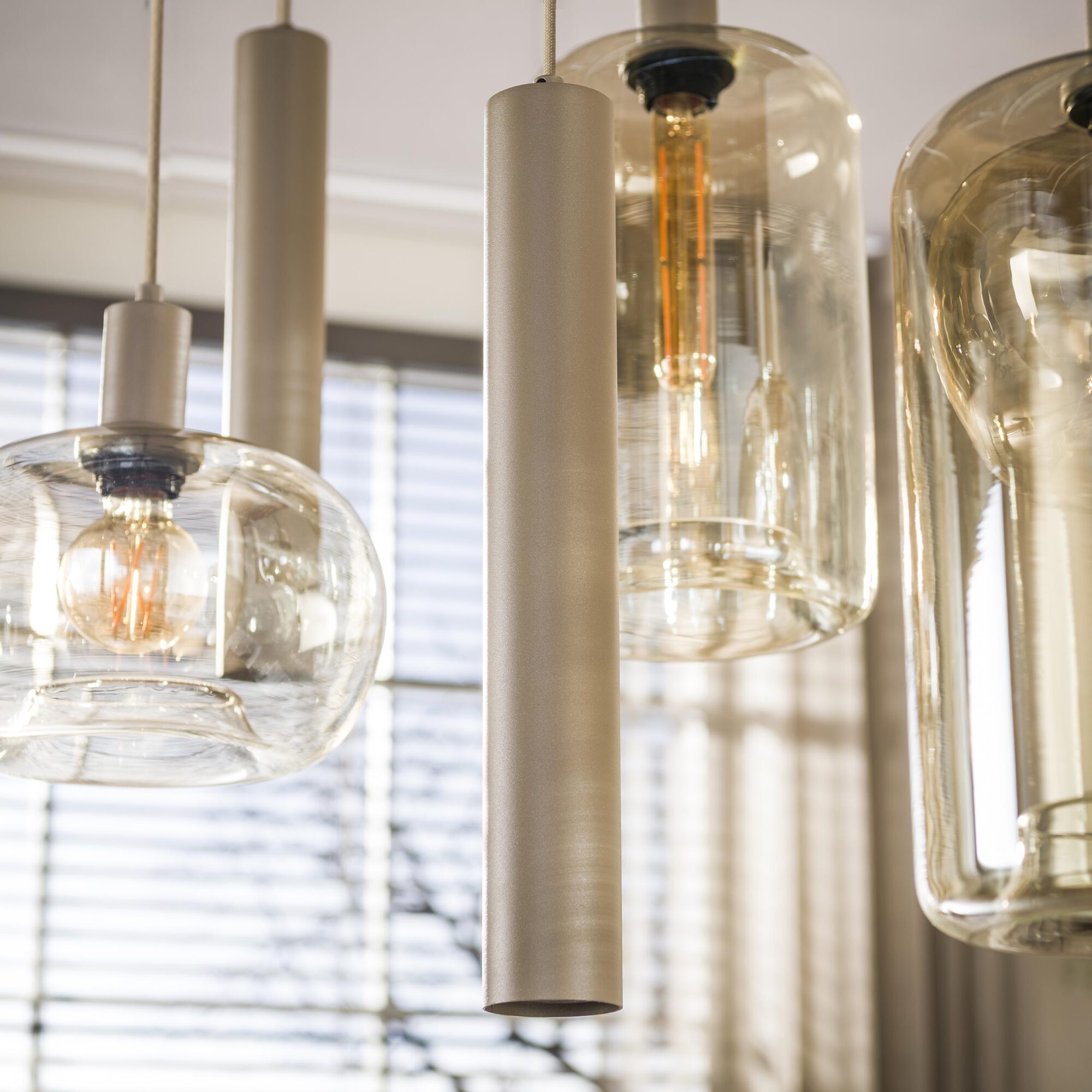 Hanglamp Serene Glas en beige metaal, 4+3-lamps - Afbeelding 4